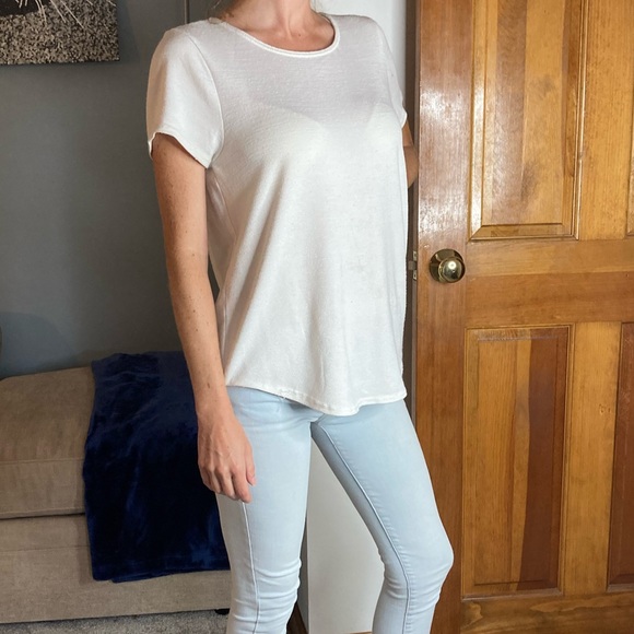 🖐 5 for $15 Cupio Off-white Flowy T-shirt - Picture 6 of 8